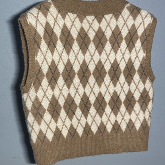 William Rast Brown and White Argyle V-Neck Sweater Vest - Picture 2 of 3